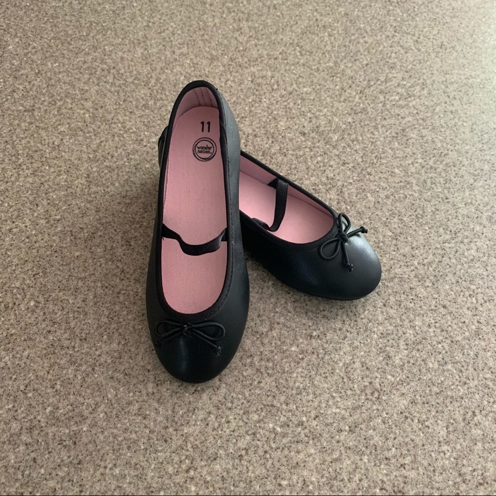 NWOT Girls Black flats